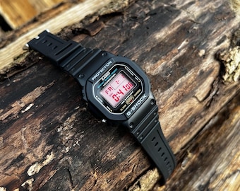 ストロベリークリア – 改造G-Shock DW-5600 – レッド偏光ディスプレイ