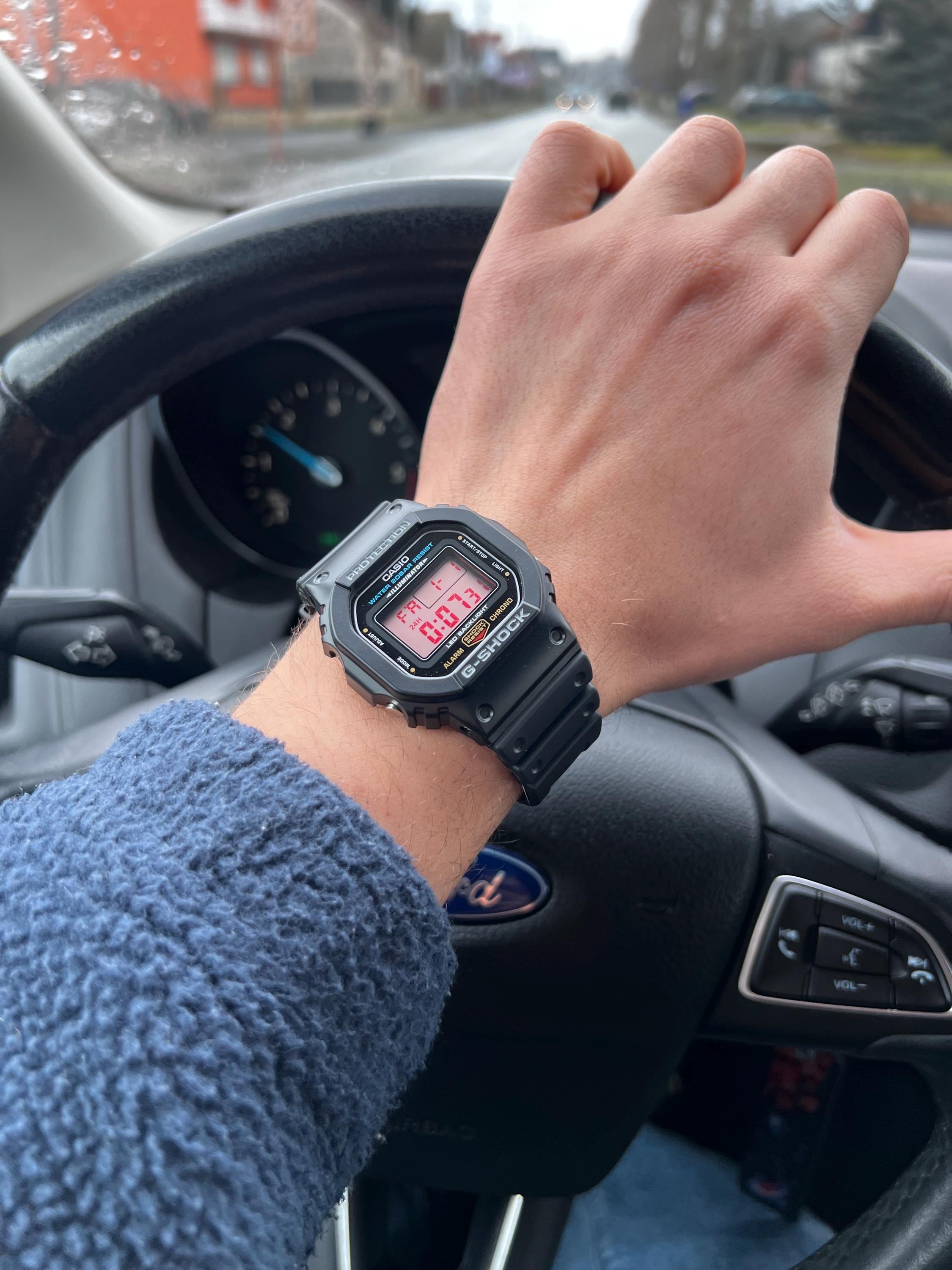 ストロベリークリア – 改造G-Shock DW-5600 – レッド偏光ディスプレイ