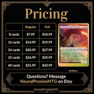 Puede incluir: Una carta coleccionable con Pyraxis, Ember Tyrant, un drag&oacute;n rojo que escupe fuego. El texto de la carta incluye Flying, Haste y una fuerza y resistencia de 5/4. Una tabla enumera cantidades de 8 a 40 cartas con opciones regular y foil.