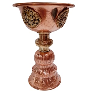 Gangotri Handicraft Tibetanische Butterlampe Stand Höhe 6 Zoll Gewicht 250 Gramm Hotel Restaurant Geschirr, Kupfer Carving Diya (Butterlampen)
