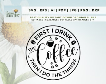 Könnte beinhalten: Schwarzweißes Grafikdesign mit einem Kreis und dem Text "The First I Drink Coffee Then I Do The Things". Die Grafik enthält eine Kaffeetasse mit Dampf und Kaffeebohnen.