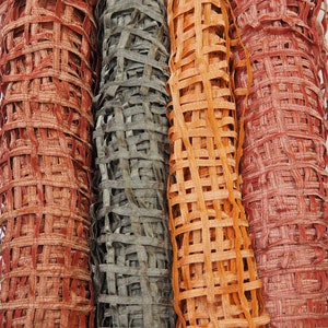 Organza de soie à armure ouverte et résille métallique