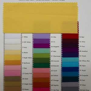 Puede incluir: Una carta de colores para tejido Pongee, un tejido 100% poliéster de 147,32 cm de ancho. La carta muestra 100 colores diferentes, con cada color etiquetado con un número. El tejido es lavable a máquina y se puede secar en secadora.