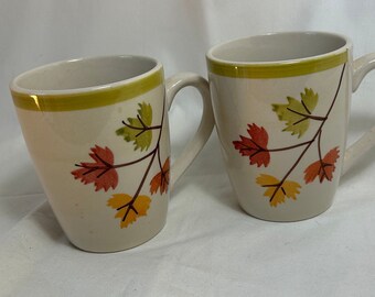 2 Maple Leaf Pattern 2 Mugs Vintage