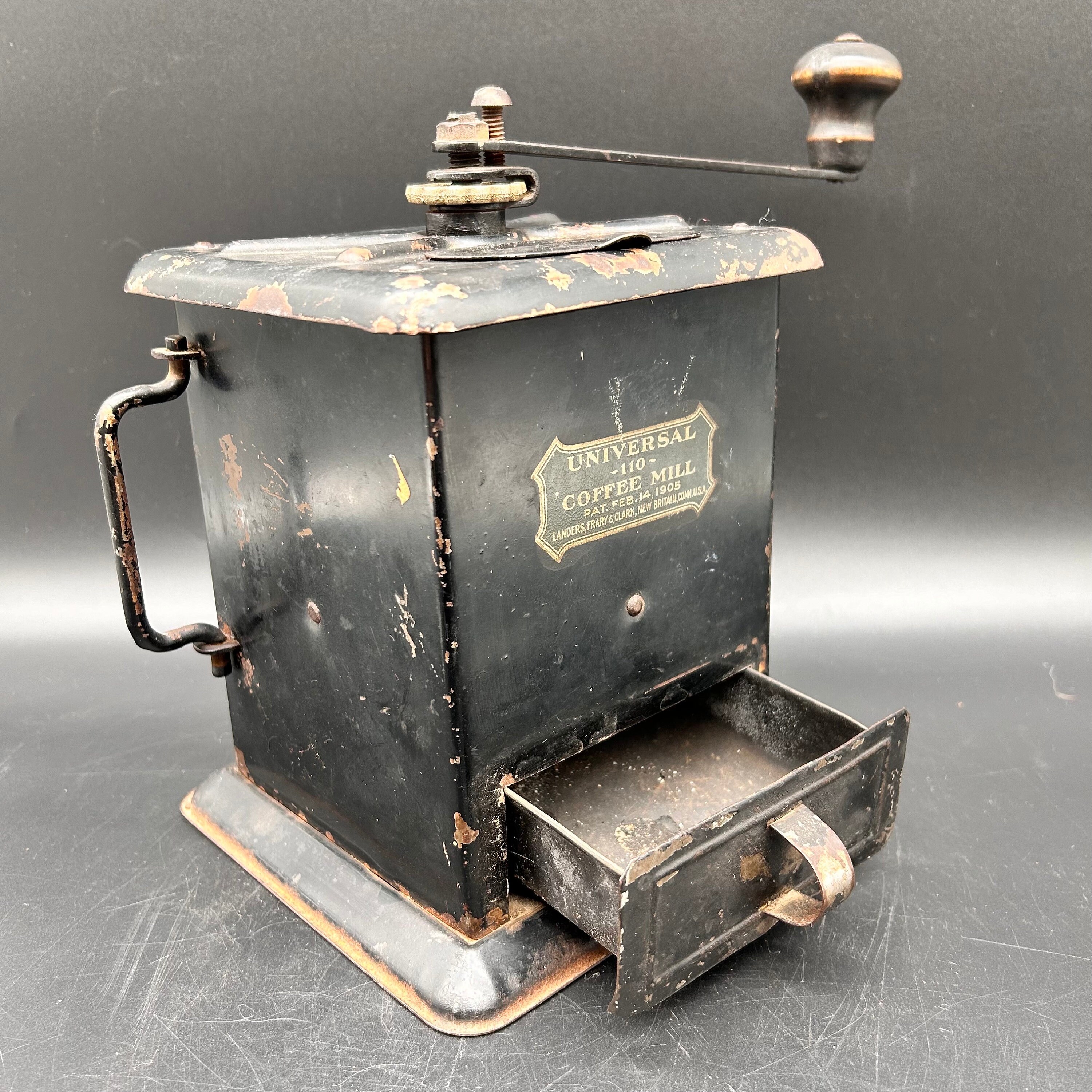 1900'sUNIVERSALNo.110 One Pound Box Mill 1900'sUNIVERSALNo.110 One Pound Box Mill