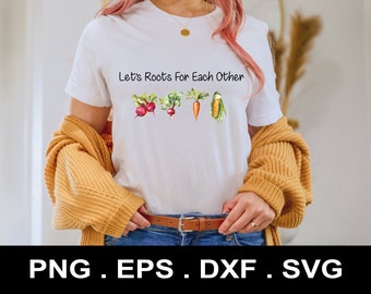Könnte beinhalten: Weißes T-Shirt mit dem Text "Let's Roots For Each Other" und einer Grafik mit verschiedenen Gemüsesorten, darunter Karotten, Radieschen und Mais.