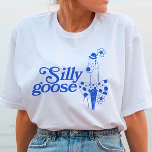 Silly Goose | Cute T-shirt | Goose T-Shirt | Unisex Silly Goose Shirt | Trendy Goose Shirt | Quirky Tee | Animal Shirt | Retro-Style Tee