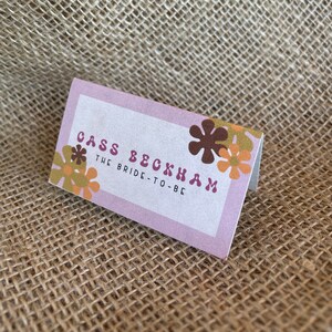 Modèle de carte de visite rétro, modèle de carte de lieu de Bachelorette, cartes de visite imprimables, téléchargement immédiat, années 70 Groovy & Boozy Dazed Engaged