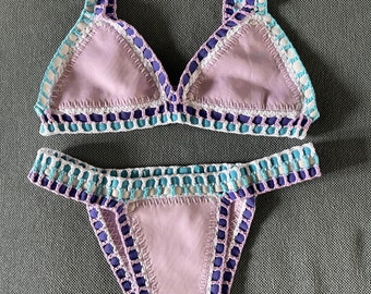 Bikini en tricot lilas