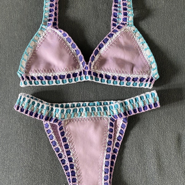 Bikini en tricot lilas