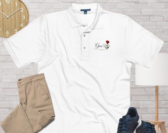 Polo con rosa bordada: diseño personalizado con foto o logotipo.