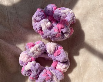 Handgemachtes gehäkeltes Scrunchie