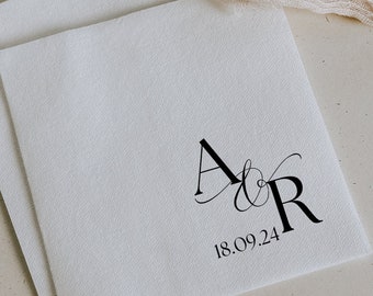 Serviettes de mariage imprimées monogramme moderne personnalisées | Serviettes cocktail initiales noires et blanches simples pour une réception de mariage | Quantité en vrac 100