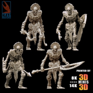 Puede incluir: Cuatro figuras esqueléticas beige con atuendo del antiguo Egipto, cada una con un arma o escudo. Las figuras tienen estructuras óseas detalladas y posan en varias posturas. Miniaturas impresas en 3D.