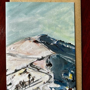 Blanco winterkerstkaart: Malvern Hills in Snow. Worcestershire Beacon - naar het originele schilderij van Margaret Powell Art