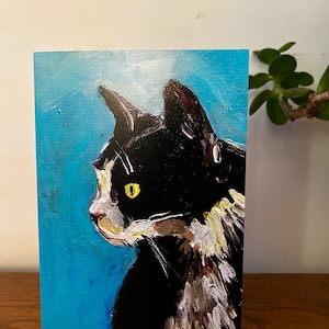 Tarjeta de felicitación de gato en blanco y negro: Arthur the Cat a partir de una pintura de retrato de gato acrílico original de Margaret Powell Art