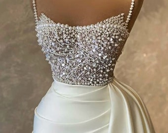 Eleganti abiti da sposa a sirena senza maniche con paillettes bianchi con abito da ballo di perle