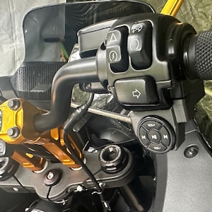 Original Harley Davidson Softail Bluetooth-Fernbedienung und Halterung (2018–2024), Rechtshänder