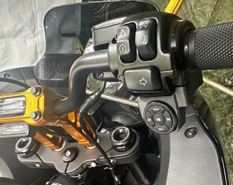 Original Harley Davidson Softail Bluetooth Remote and Mount (2018-2024) right handed