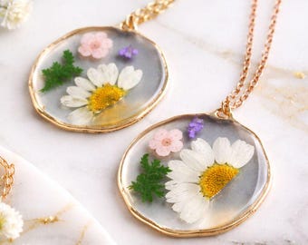Real Dried Daisy Flower Necklace – Gold & Rose Gold Pendant
