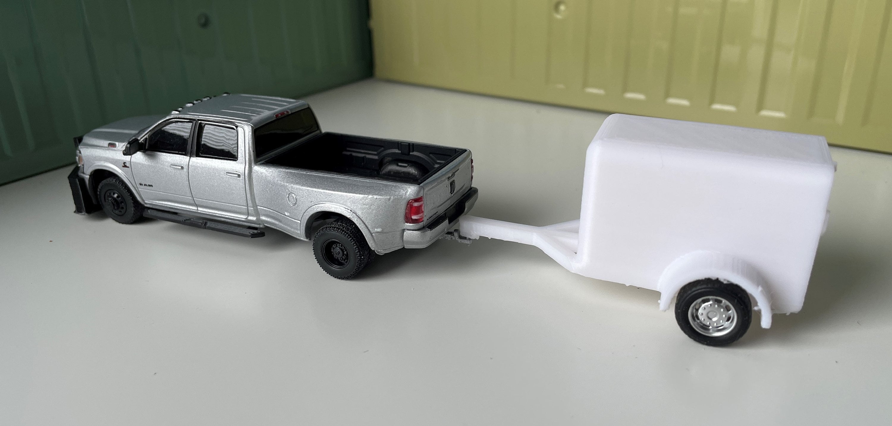 ミニカー Snap-on 1/64 Dually with Show Trailer Snap-On 90 Years Freightliner Truck Semi Trailer 1:64 Crown