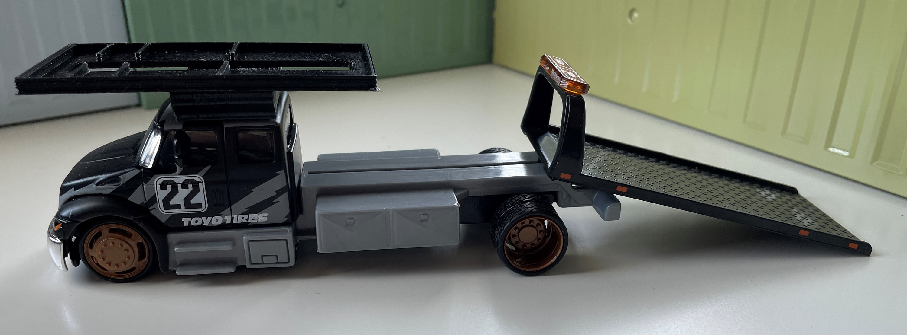 Camion Benne International Durastar Avec Mercedes 190E Maisto 1/64 - Modèle 15055, Neuf