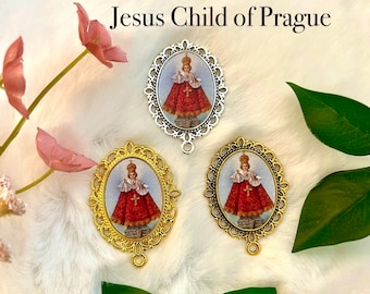Centrotavola del rosario di Gesù Bambino di Praga: oro, oro antico o argento