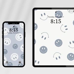 Puede incluir: Un teléfono y una tableta con un fondo azul claro y un patrón de caritas sonrientes grises. La hora es 8:15 y la fecha es martes 7 de noviembre.