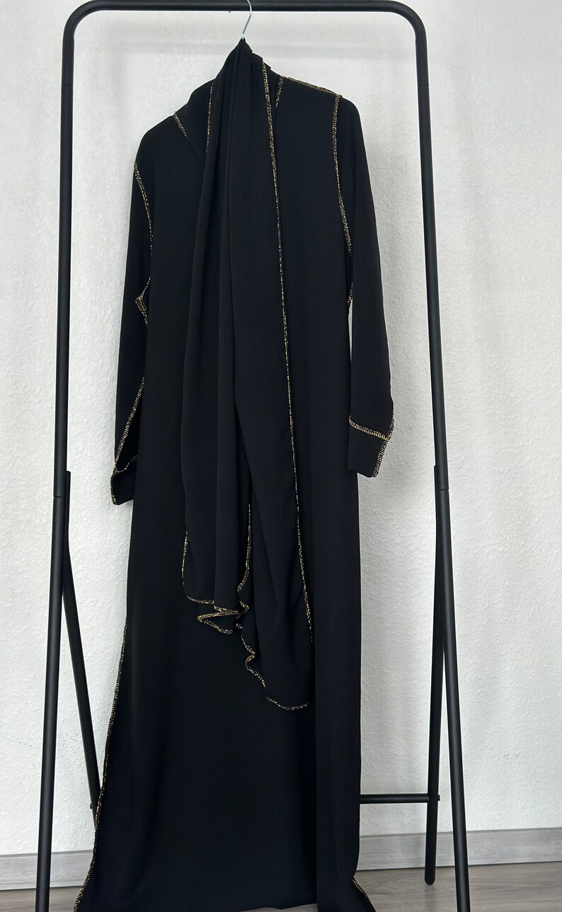 Abaya mit angenähten Schal und glizerrand Bild 5