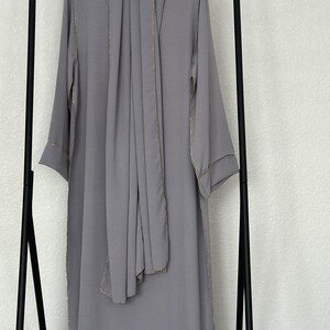 Abaya mit angenähten Schal und glizerrand Bild 6