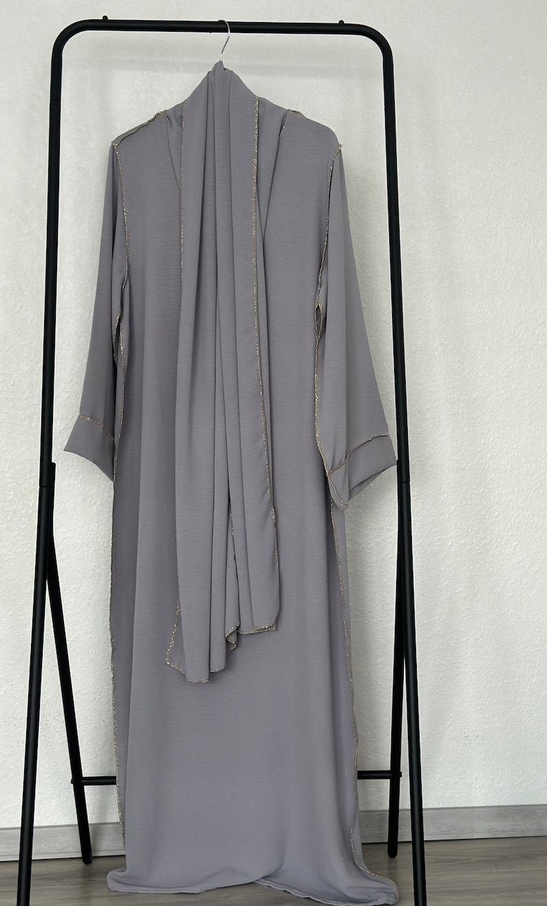 Abaya mit angenähten Schal und glizerrand Bild 6