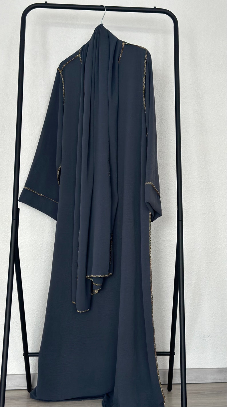 Abaya mit angenähten Schal und glizerrand Bild 7