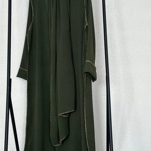 Abaya mit angenähten Schal und glizerrand Bild 4