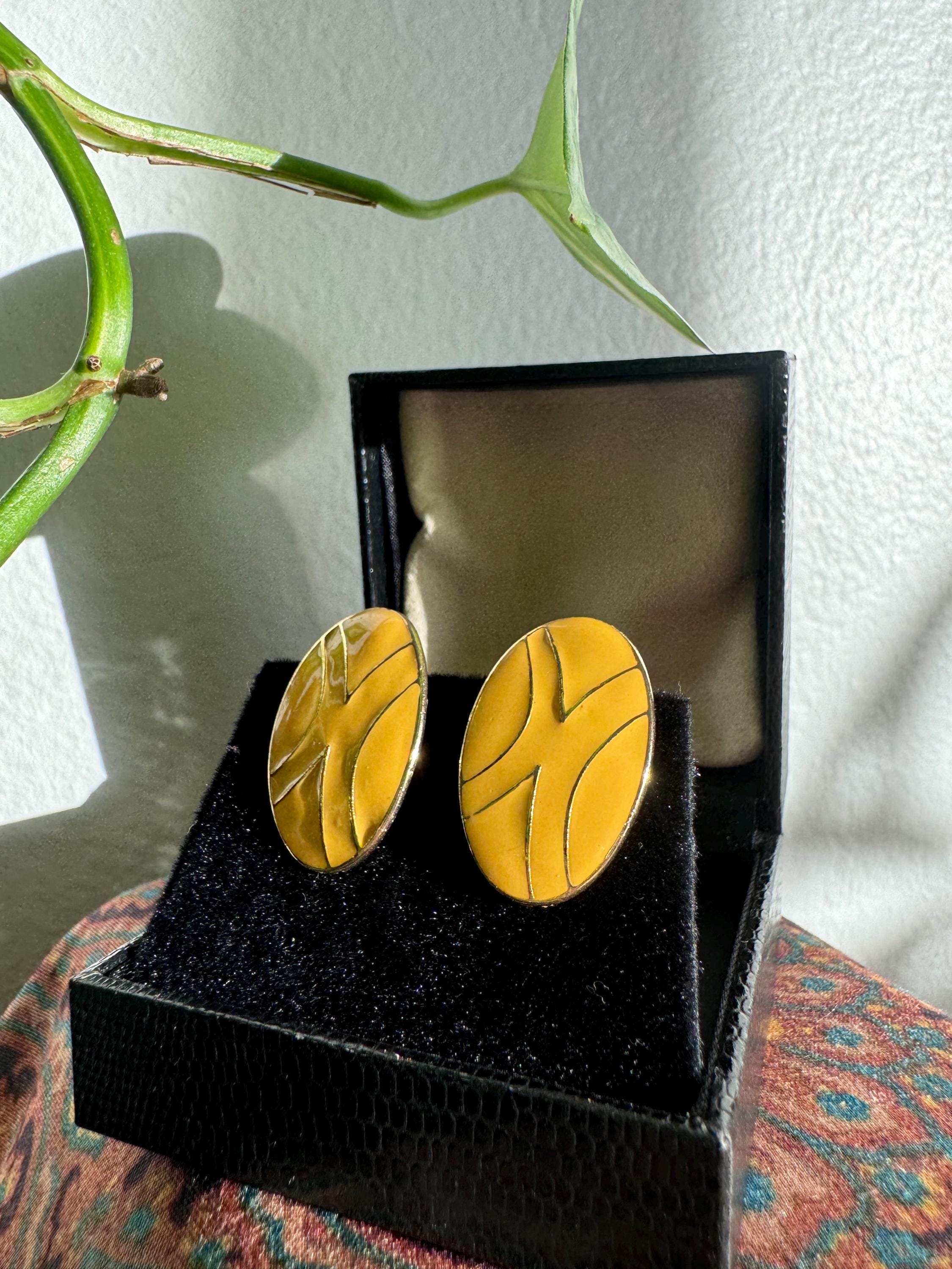 Boucles D'oreilles Pendantes Années 1980 - Métal Doré émail Cloisonné Motifs Lune Et Canard - Dormeuses