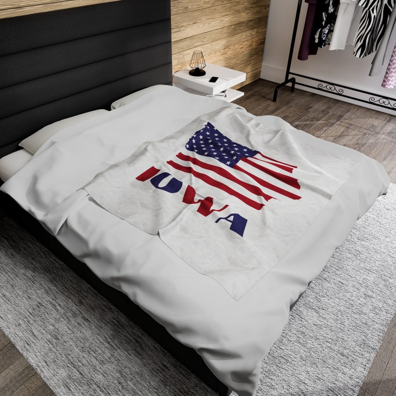 TravelWithHome Iowa Throw Blanket - Thumbnail 2