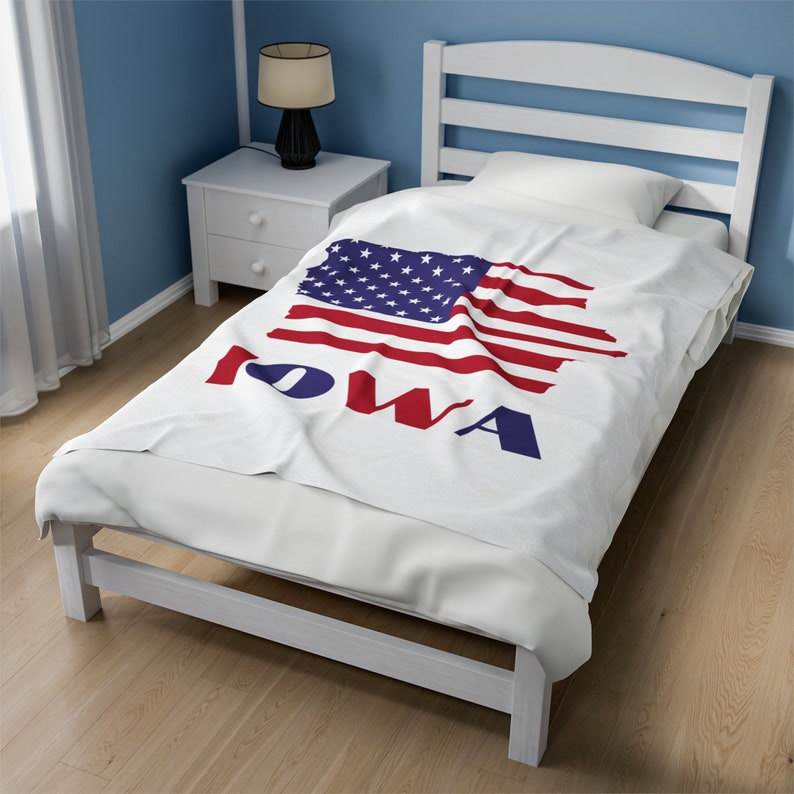 TravelWithHome Iowa Throw Blanket - Thumbnail 3