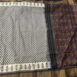 Pure Ikkat silk sari in white and black Ikat silk with leheriya design Pochampally Handloom sari traditional, SILK MARK CERTIFIED