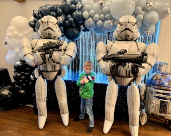 Globo Stormtrooper Airwalker de 70 pulgadas: Decoración con licencia oficial de Star Wars para fiestas.