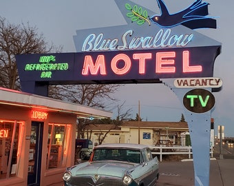 Blaue Schwalbe | Tucumcari New Mexico | Route 66 | Hotel Vintage Leuchtreklame | Vintage Zeichen Fotografie Druck | Vintage Hotel Leuchtreklame
