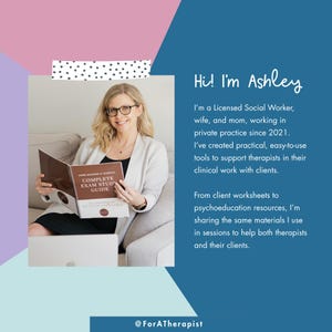 Puede incluir: Una mujer con gafas sostiene un libro titulado "COMPLETE EXAM STUDY GUIDE". La imagen tiene un fondo azul con el texto "Hi! I'm Ashley" y describe su trabajo como trabajadora social licenciada.