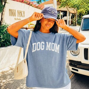 Maglietta vintage "Dog Mom", tazza a righe retrò, felpa comoda, felpa con cappuccio oversize - Capsule guardaroba