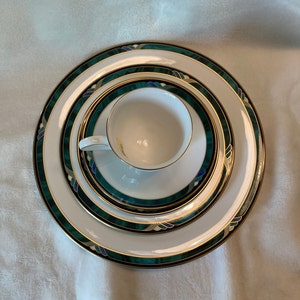 5 Piece Plate Setting, Kelly by Lenox