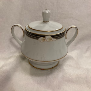 Sugar Bowl & Lid, Ellington by Noritake