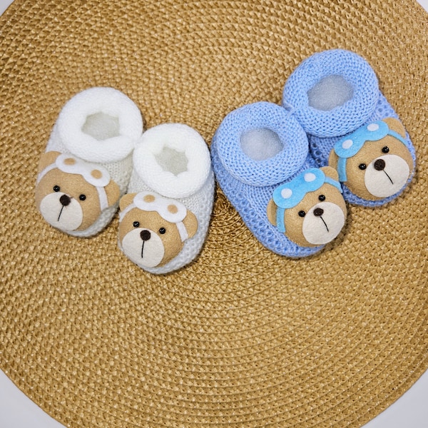Hand knitted baby shoe Newborn booties Knitted slippers Knit baby booties Newborn shoes Newborn baby gift baby shower gift baby announcement