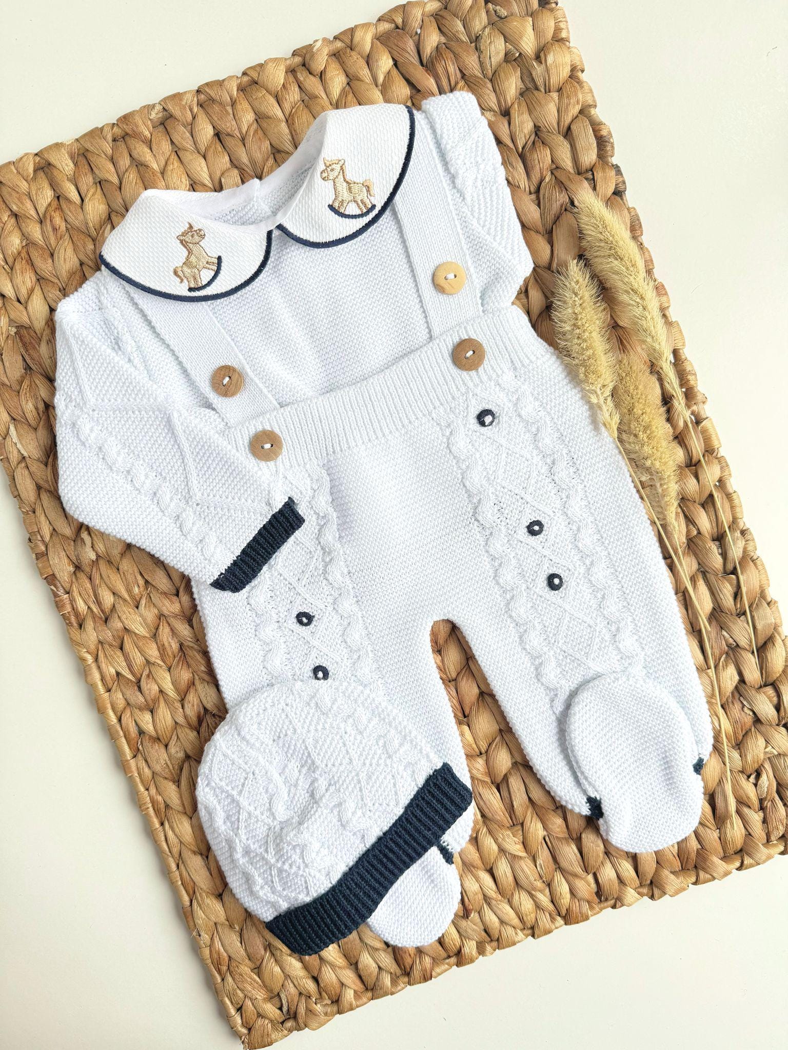 Naar huis Newborn Boy First Outfit Spaans gebreid newborn - Primera Puesta gebreide babykleding baby gebreide footie baby paard thema