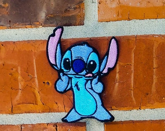 Parche bordado para planchar con la lengua afuera de 2,63" x 3,5" de Lilo y Stitch, Disneyland, Disney Parks Resorts