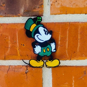 Parche bordado para planchar de Mickey Mouse, día de San Patricio, 2,56" x 3,61", duende, Disneyland, Disney Parks Resorts