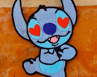 Stitch Heart Eyes 2,43" x 3,66" Lilo i Stitch Disneyland Disney Parks Resorts Żelazko Na haftowanej naszywce Aplikacja Walentynki