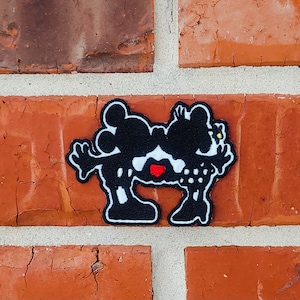 Mickey and Minnie Mouse Love Silhouette 3.64&quot; x 2.67&quot; Disneyland Disney Parks Resorts Iron On Embroidered Patch Applique