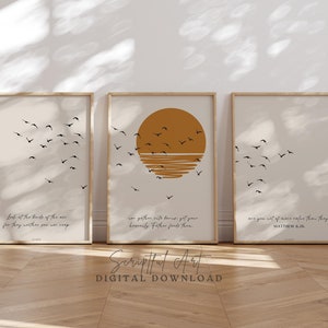 Arte de pared cristiano moderno de mediados de siglo, juego de 3, impresiones de versículos bíblicos, carteles de terracota con sol, mira a los pájaros, Mateo 6:26, descarga digital